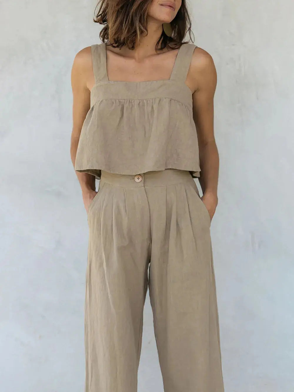 Ensemble deux pièces, haut à larges bretelles et col carré et pantalon eprolo