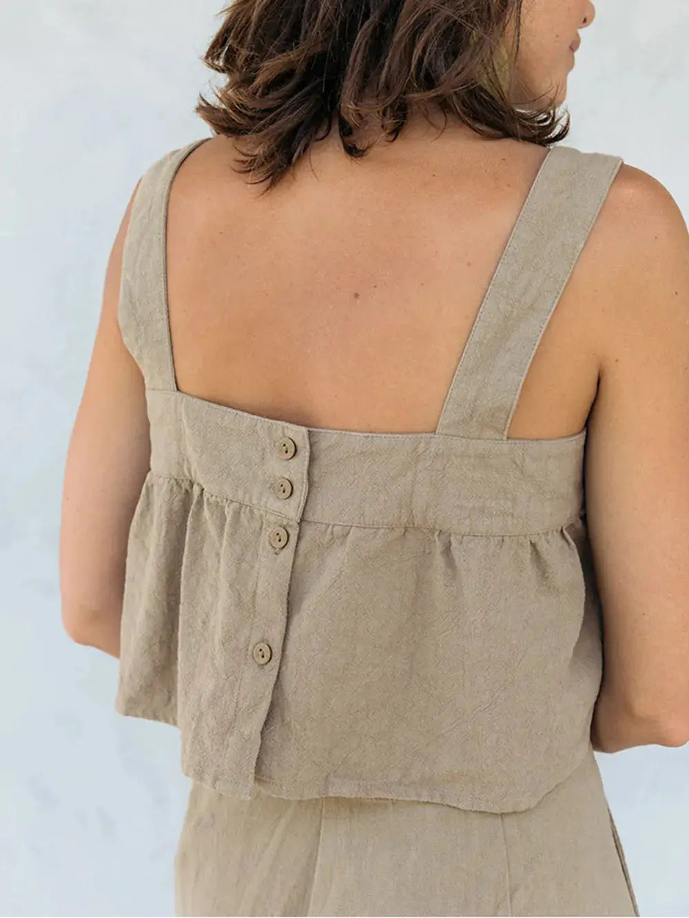 Ensemble deux pièces, haut à larges bretelles et col carré et pantalon eprolo