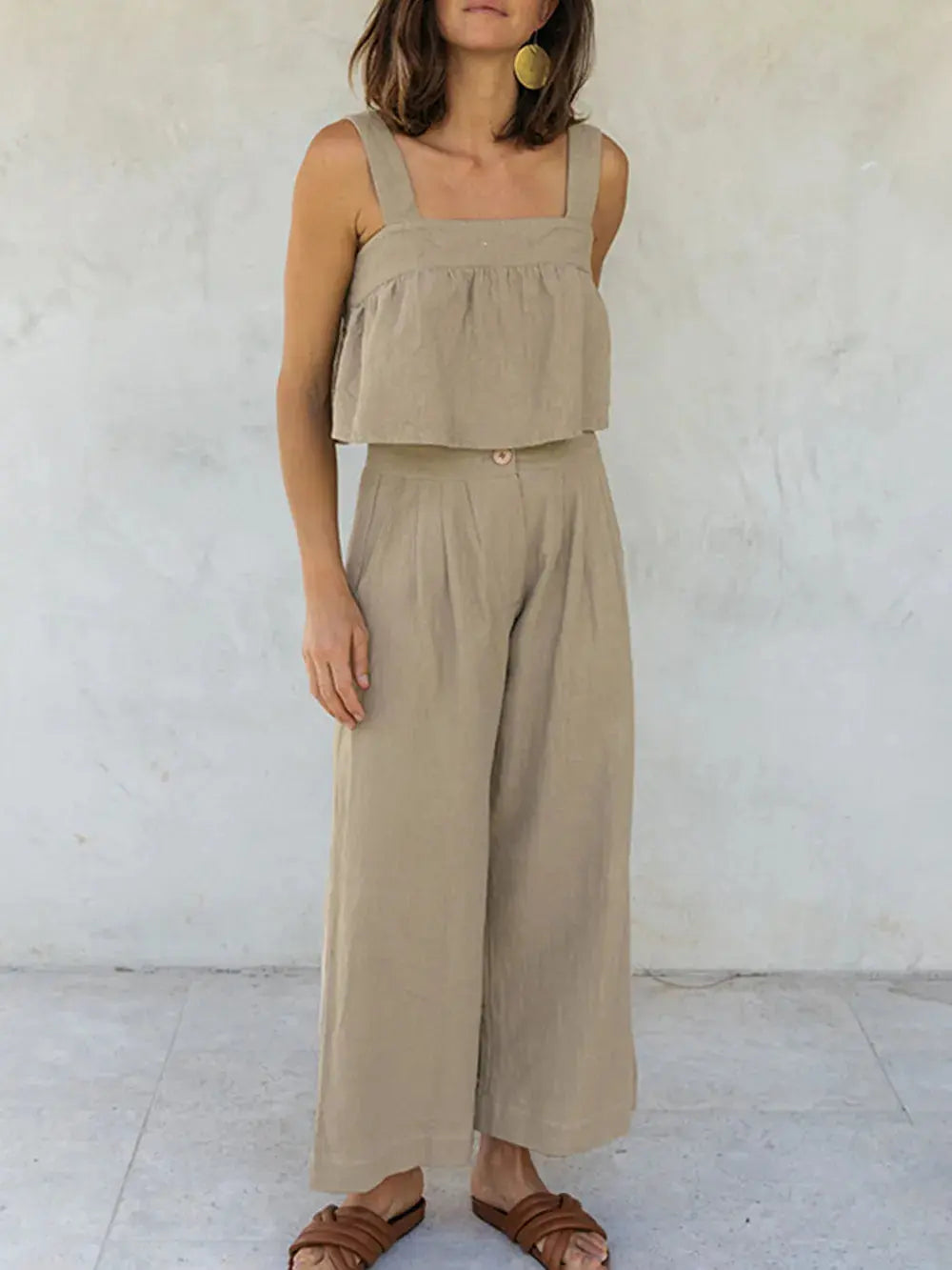 Ensemble deux pièces, haut à larges bretelles et col carré et pantalon eprolo