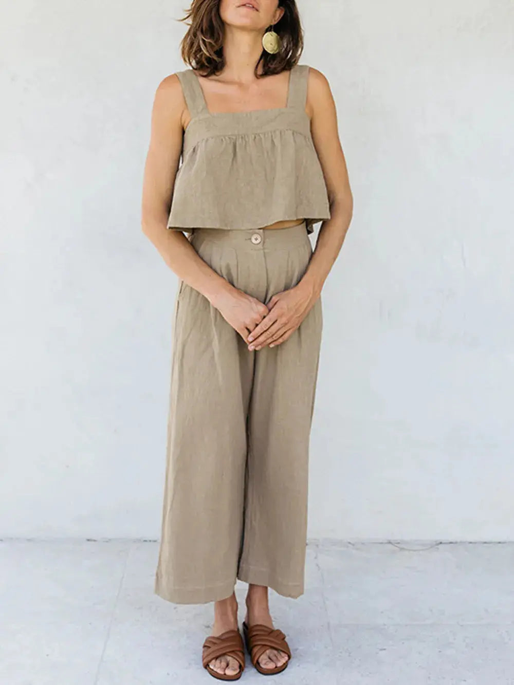 Ensemble deux pièces, haut à larges bretelles et col carré et pantalon eprolo