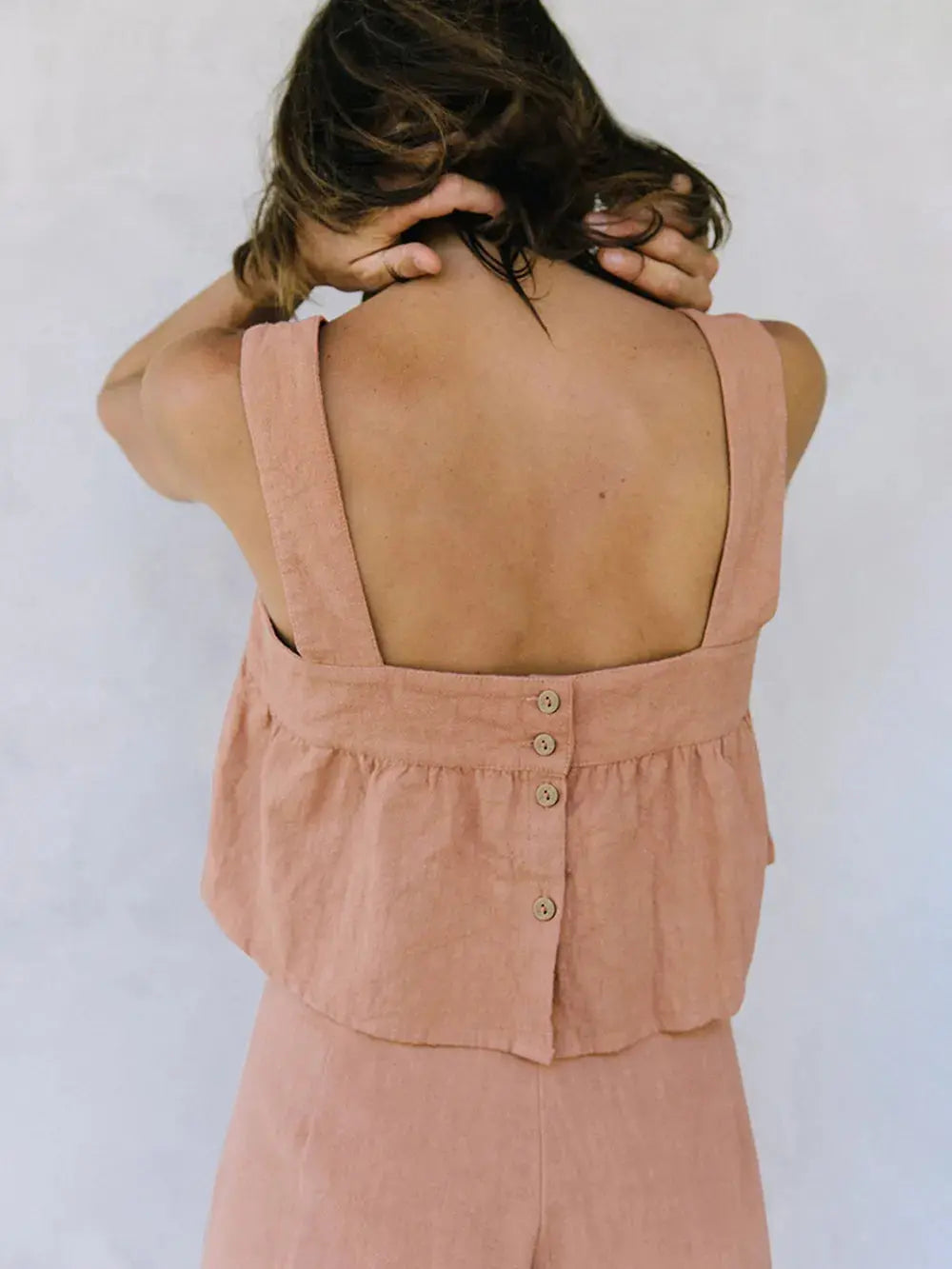 Ensemble deux pièces, haut à larges bretelles et col carré et pantalon eprolo