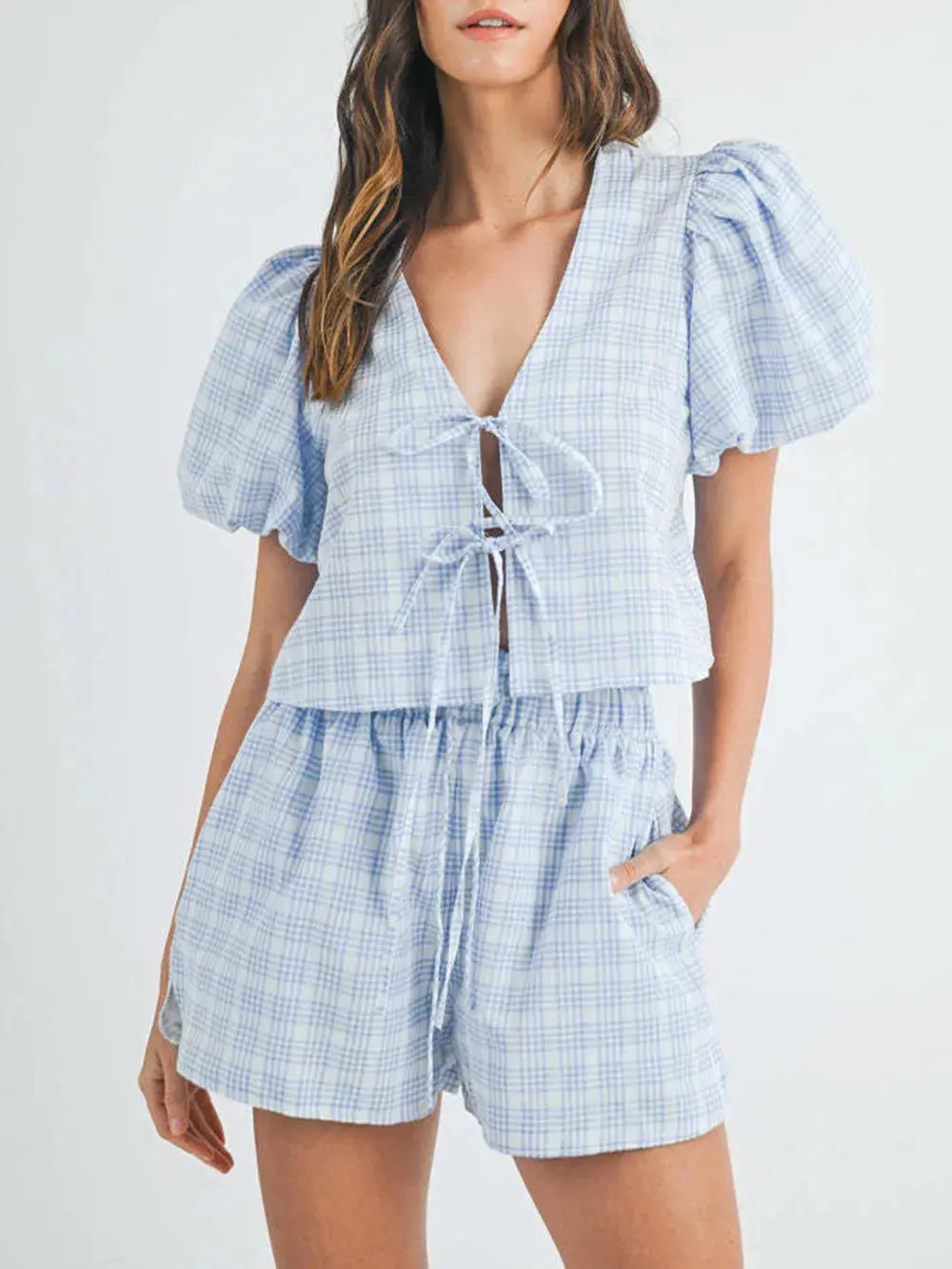 Ensemble haut à manches bouffantes et short à col en V eprolo