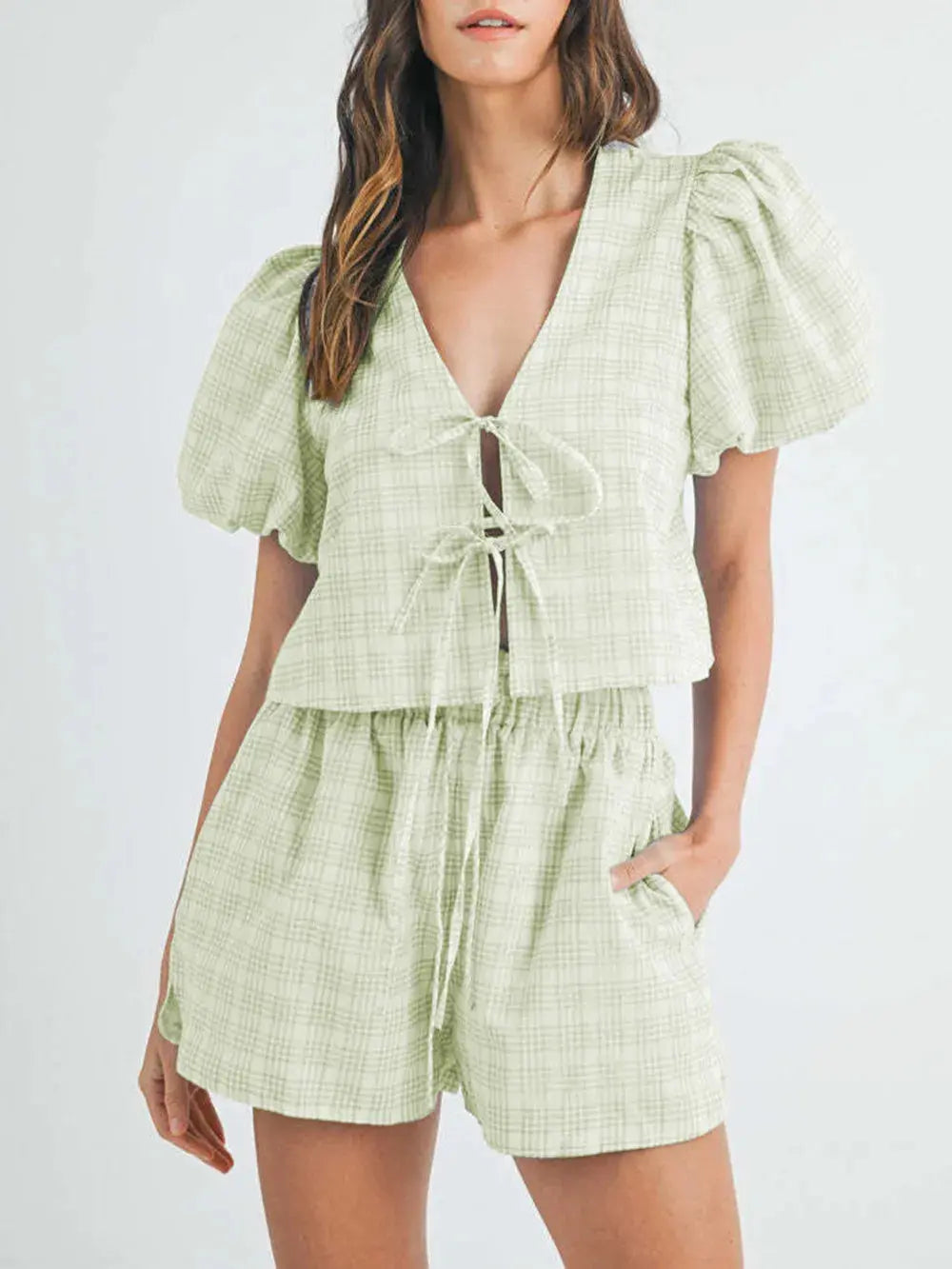 Ensemble haut à manches bouffantes et short à col en V eprolo
