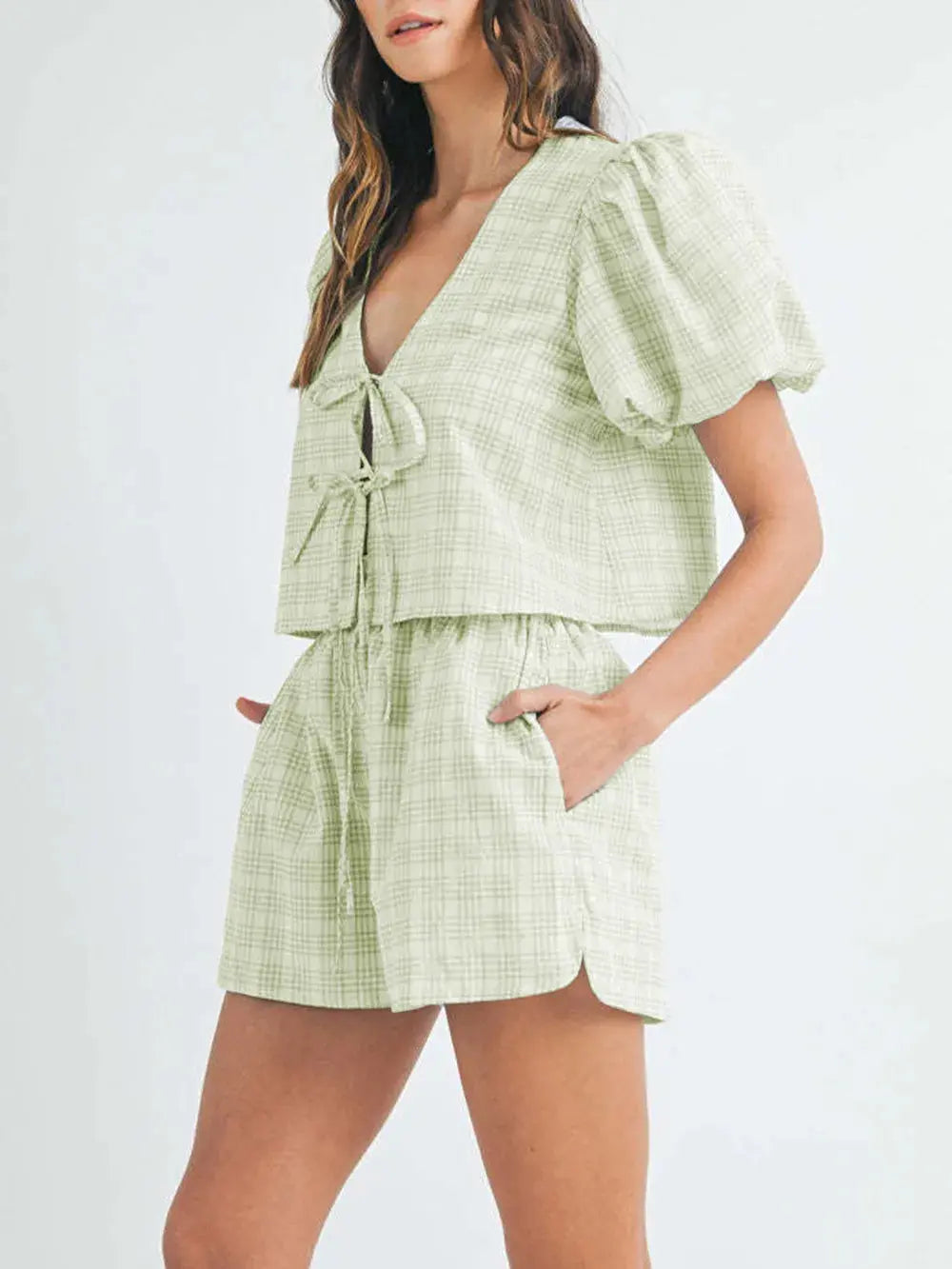 Ensemble haut à manches bouffantes et short à col en V eprolo