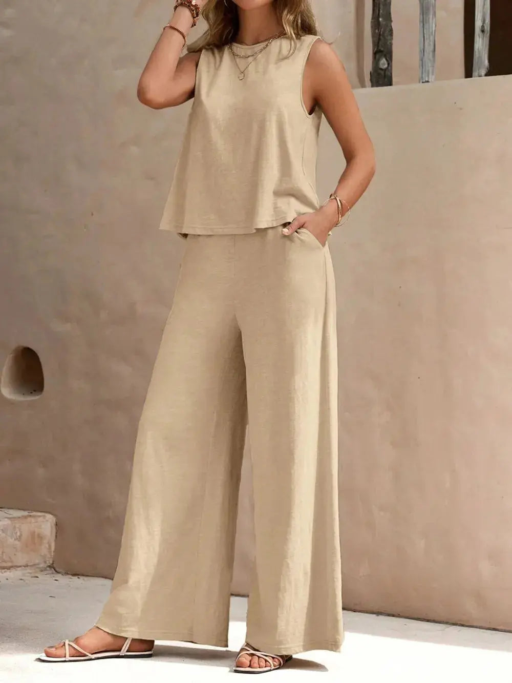 Ensemble haut sans manches à col rond et pantalon large eprolo