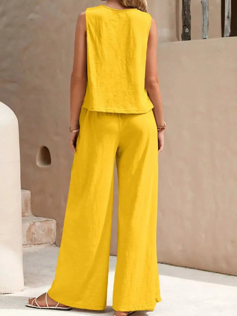 Ensemble haut sans manches à col rond et pantalon large eprolo