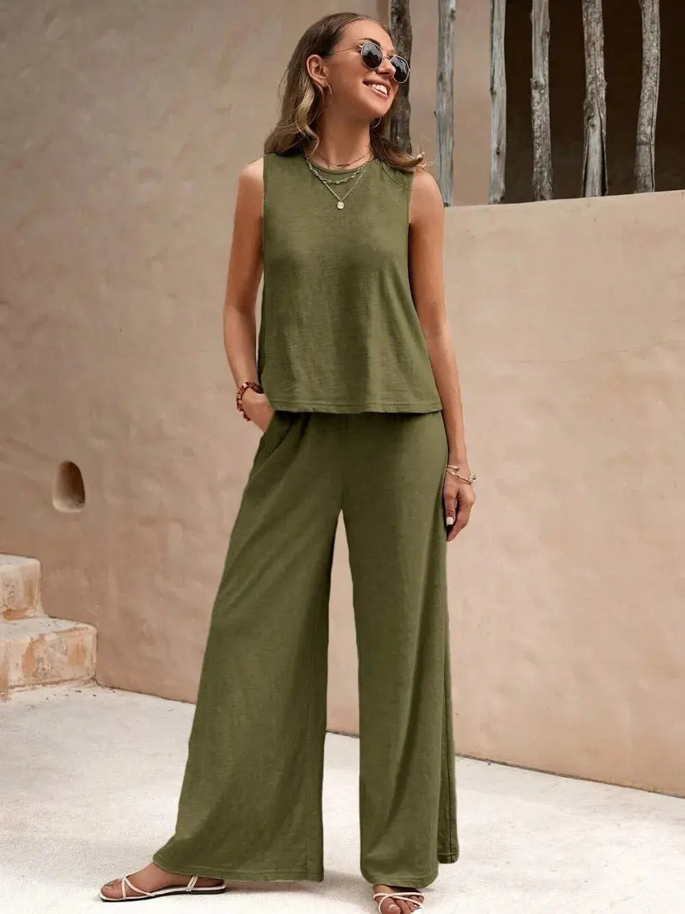 Ensemble haut sans manches à col rond et pantalon large eprolo