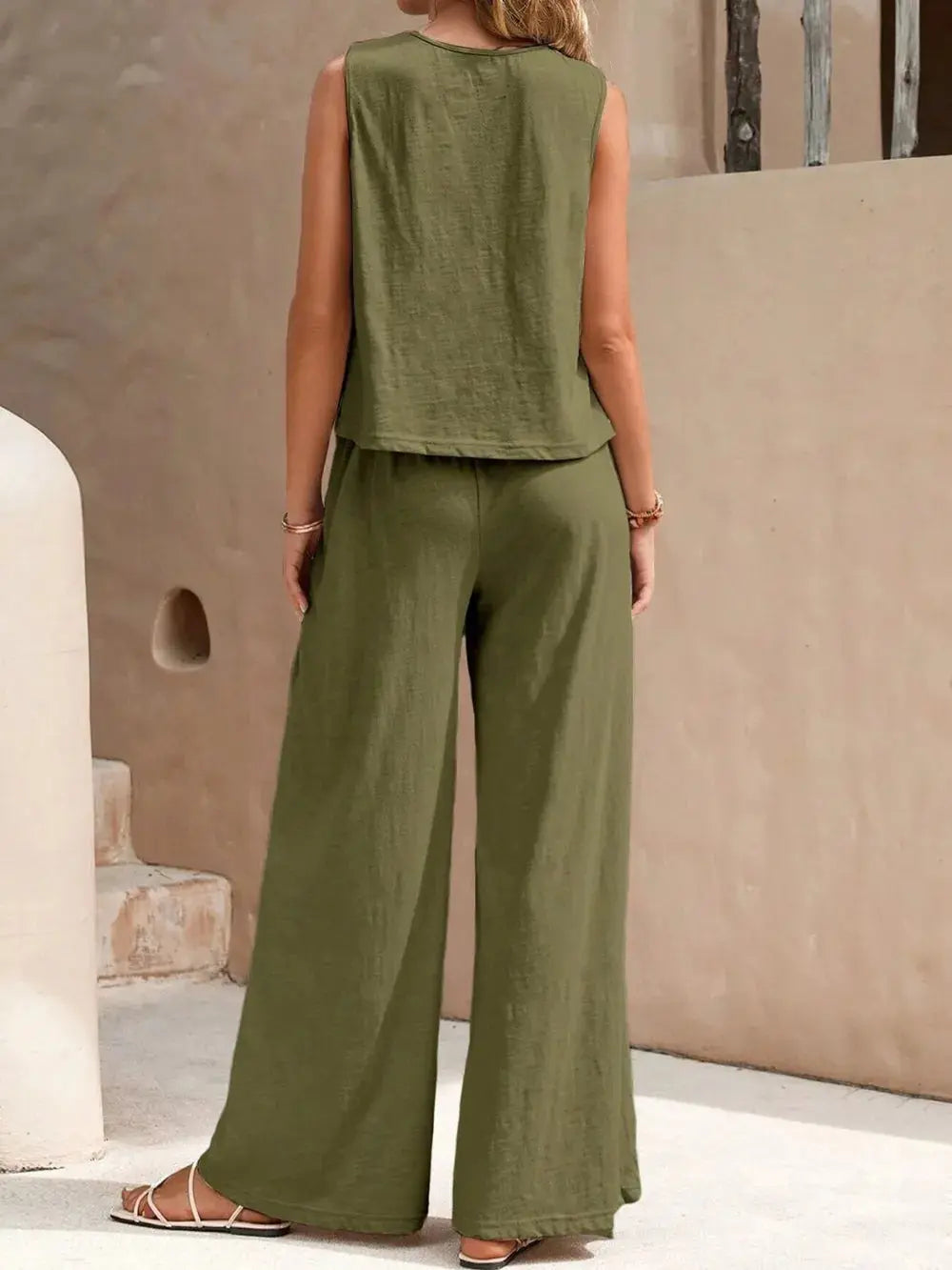Ensemble haut sans manches à col rond et pantalon large eprolo