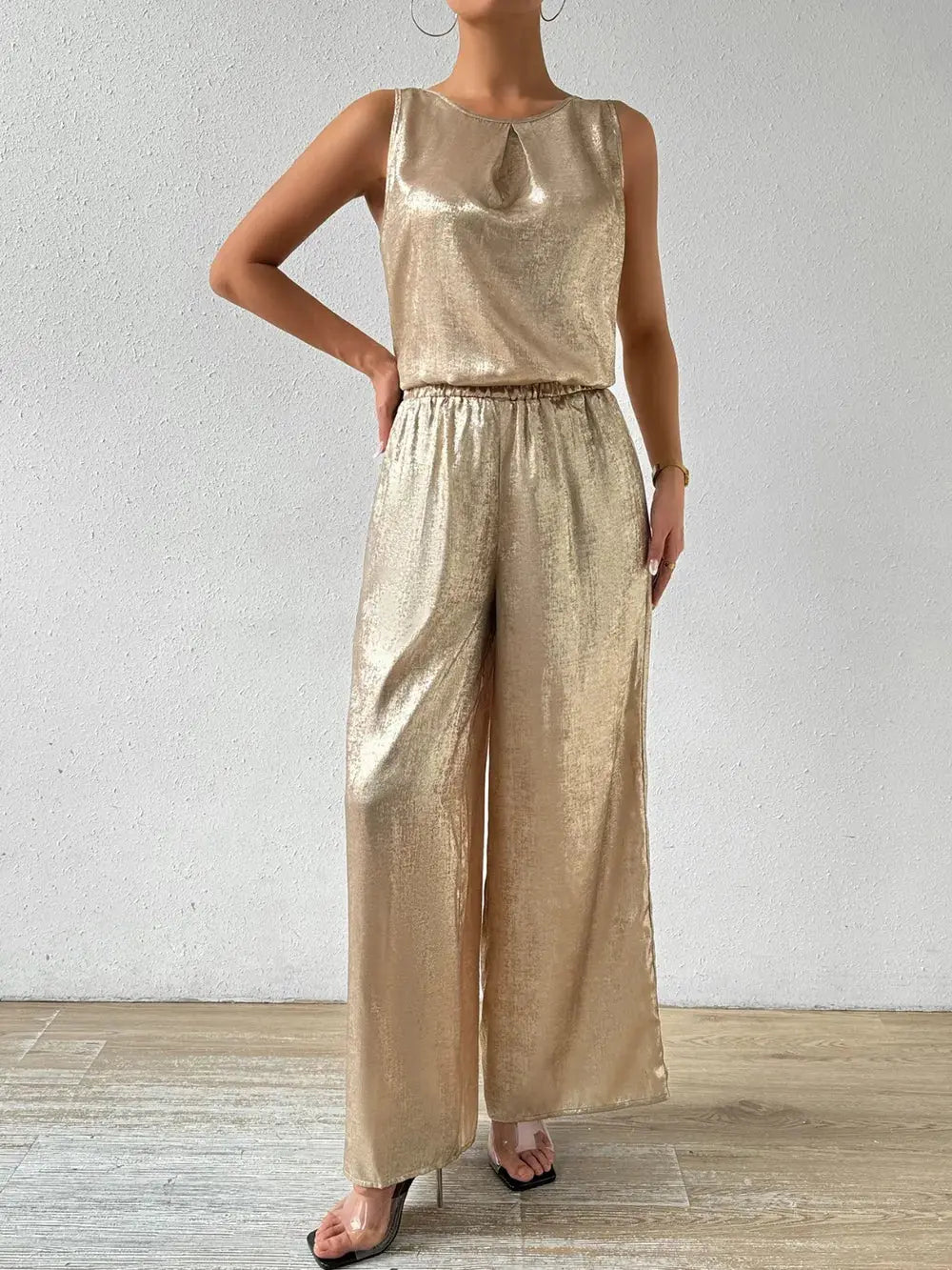Ensemble haut sans manches et pantalon large tombant, brillant doré. eprolo