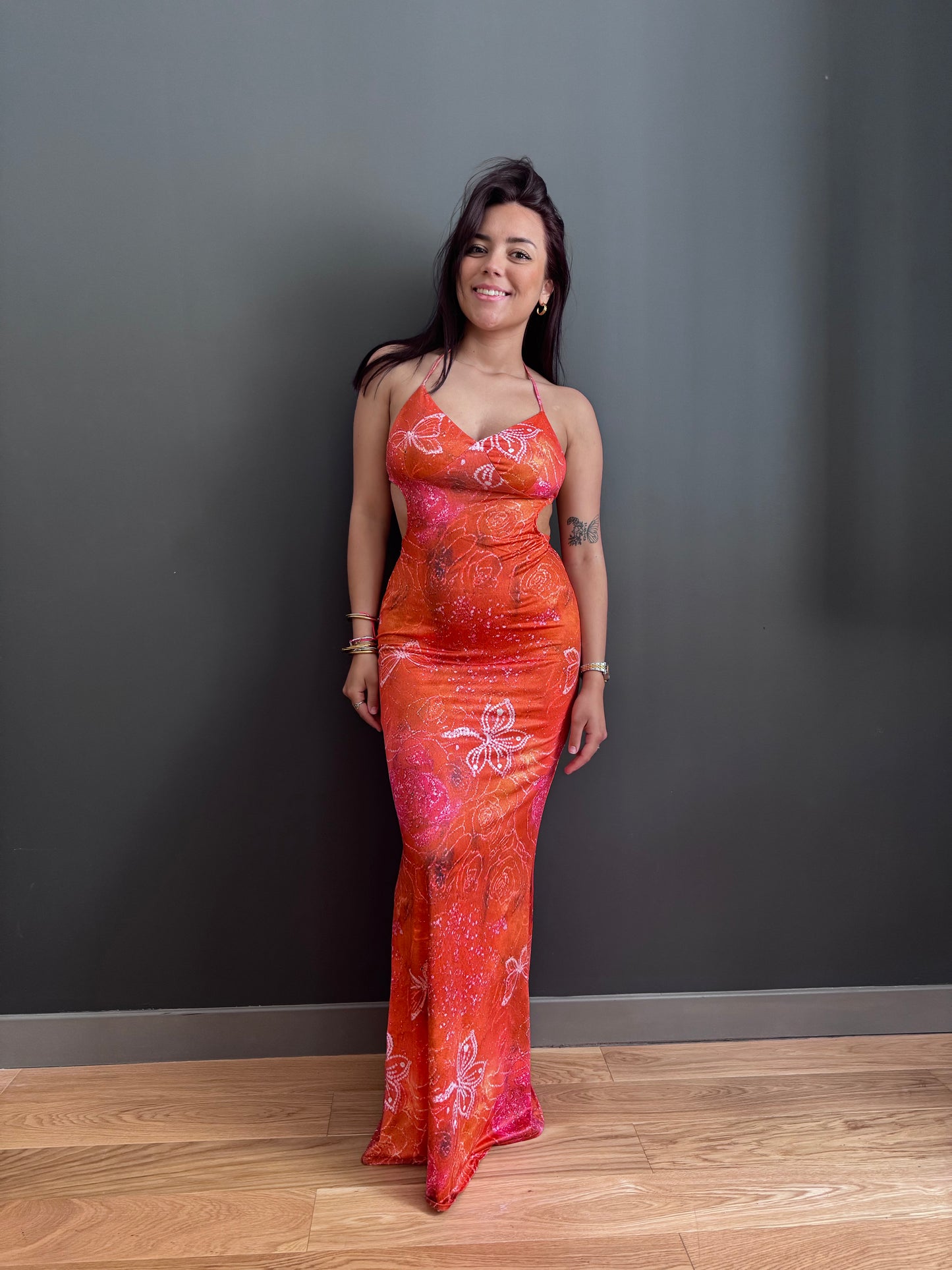 La robe Amy - robe longue, imprimé fleuri, dos nu. eprolo
