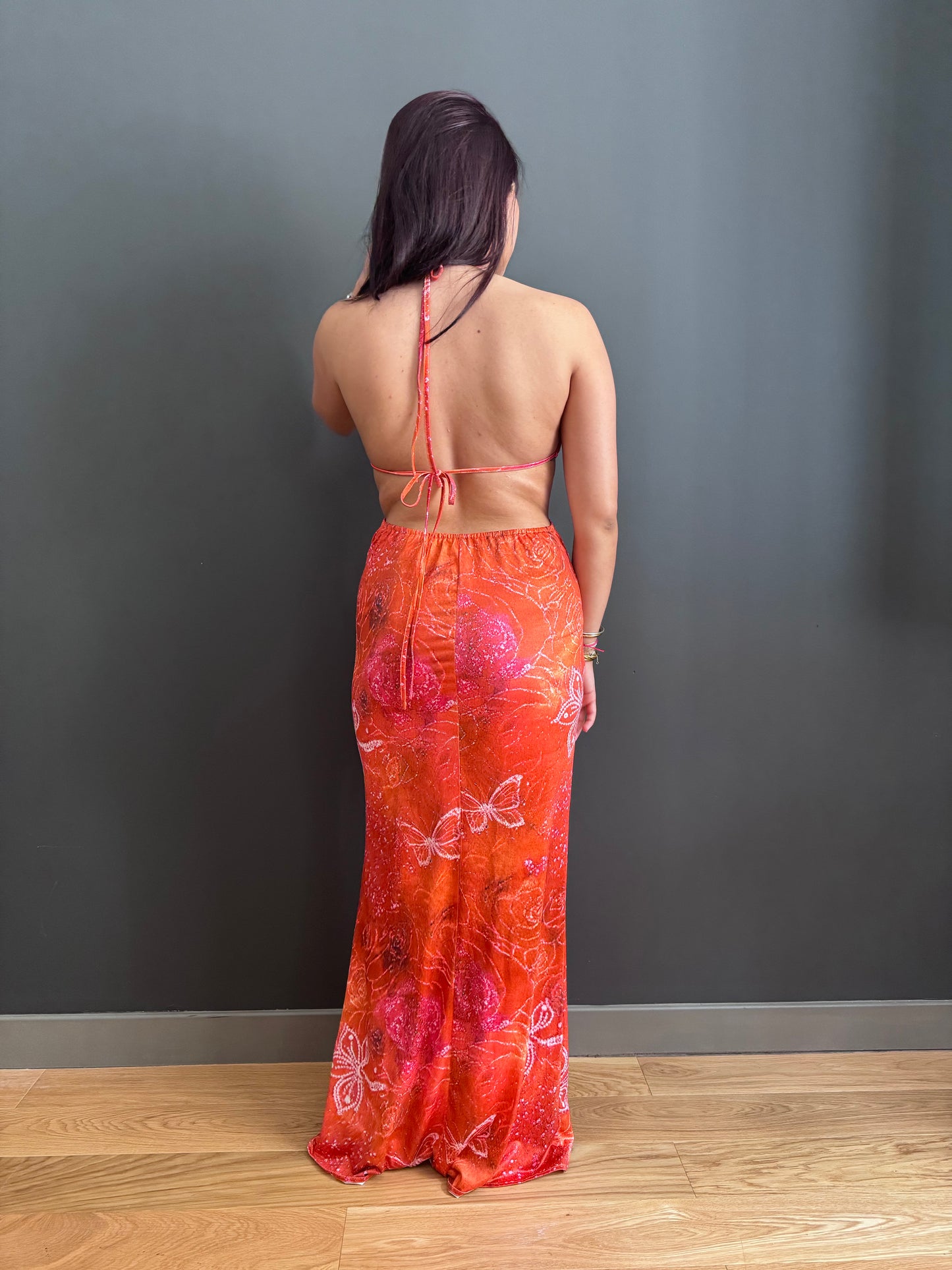 La robe Amy - robe longue, imprimé fleuri, dos nu. eprolo