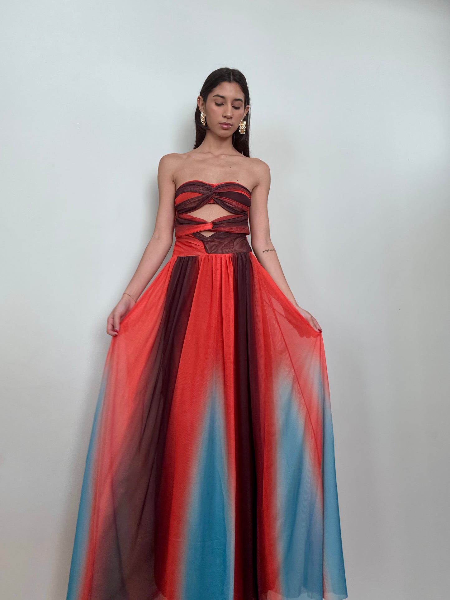 La robe Léa - robe longue et élégante, épaules dénudées. eprolo