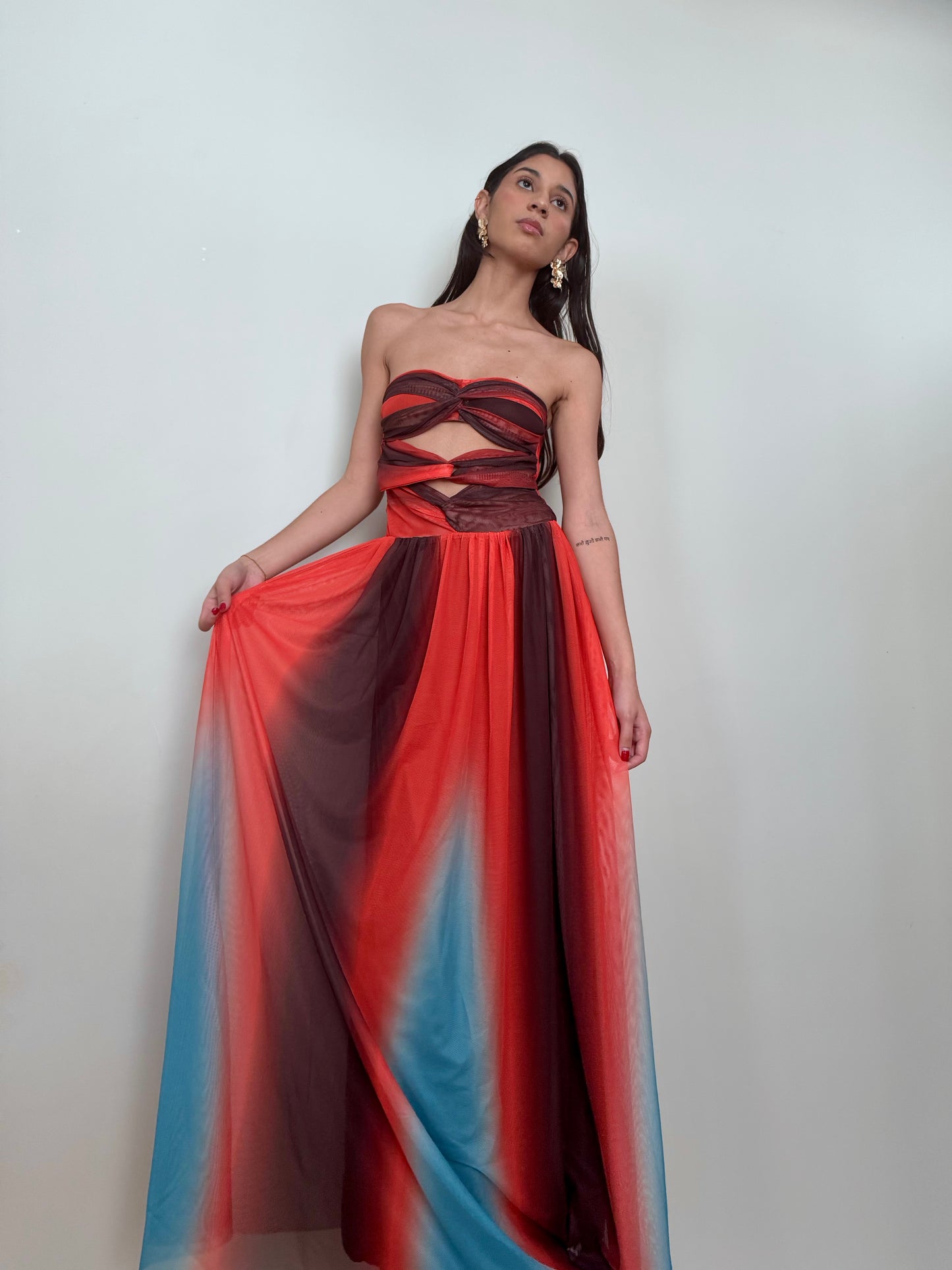 La robe Léa - robe longue et élégante, épaules dénudées. eprolo