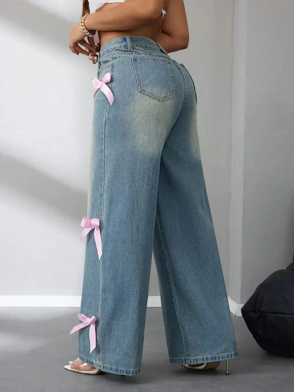 Pantalon en jean taille haute à jambes larges avec nœud eprolo