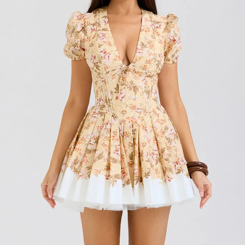 Robe courte Azaléa, robe à imprimé, col en V profond et taille cintrée. eprolo