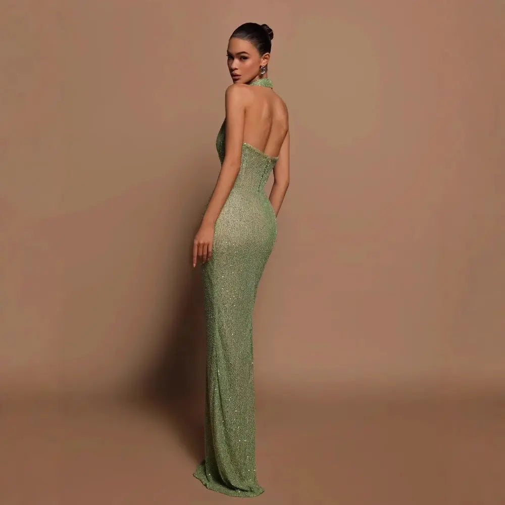 Robe longue Jenna, robe moulante pailletée, décolleté en V profond et dos nu. eprolo