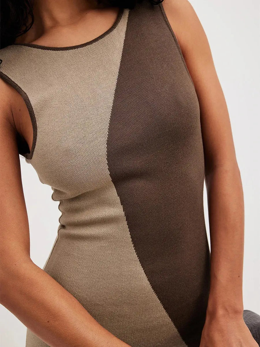 Robe longue Lidya, moulante, couleur contrastée, sans manches, en tricot. eprolo