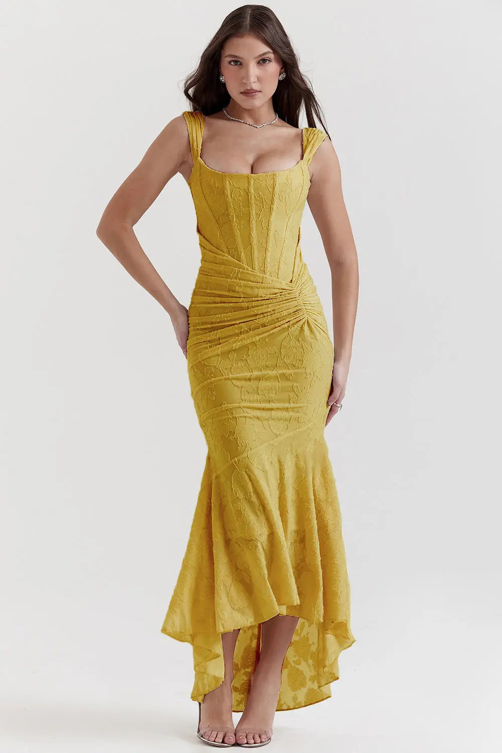 Robe longue Suzane, robe sirène à col carré, sans manches, en dentelle. eprolo
