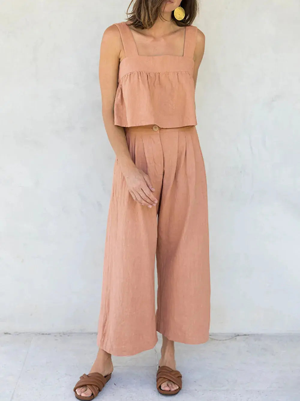 Ensemble deux pièces, haut à larges bretelles et col carré et pantalon eprolo