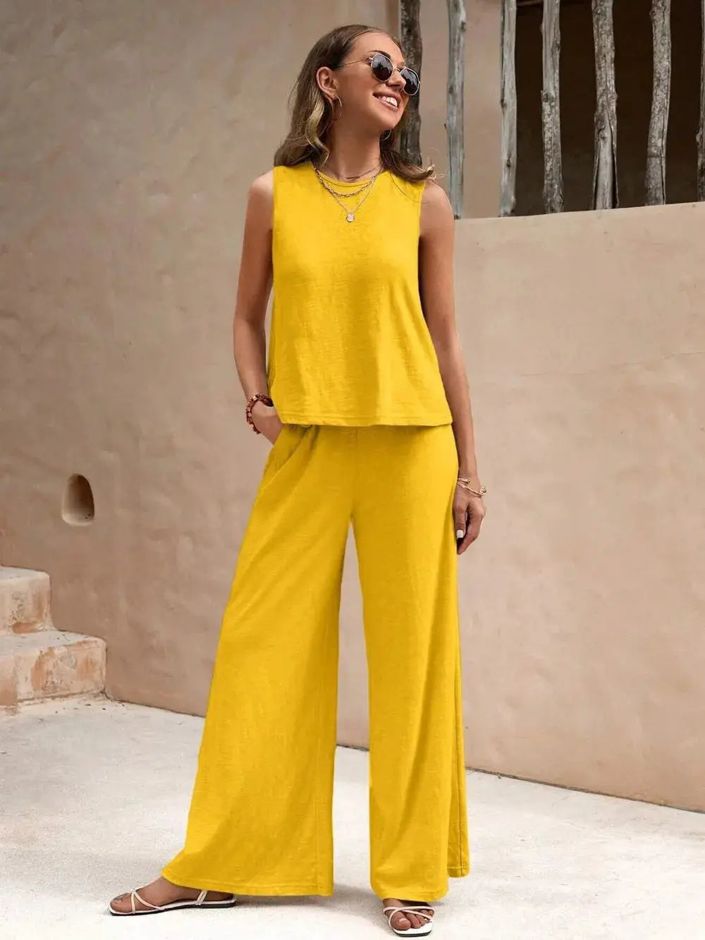 Ensemble haut sans manches à col rond et pantalon large eprolo