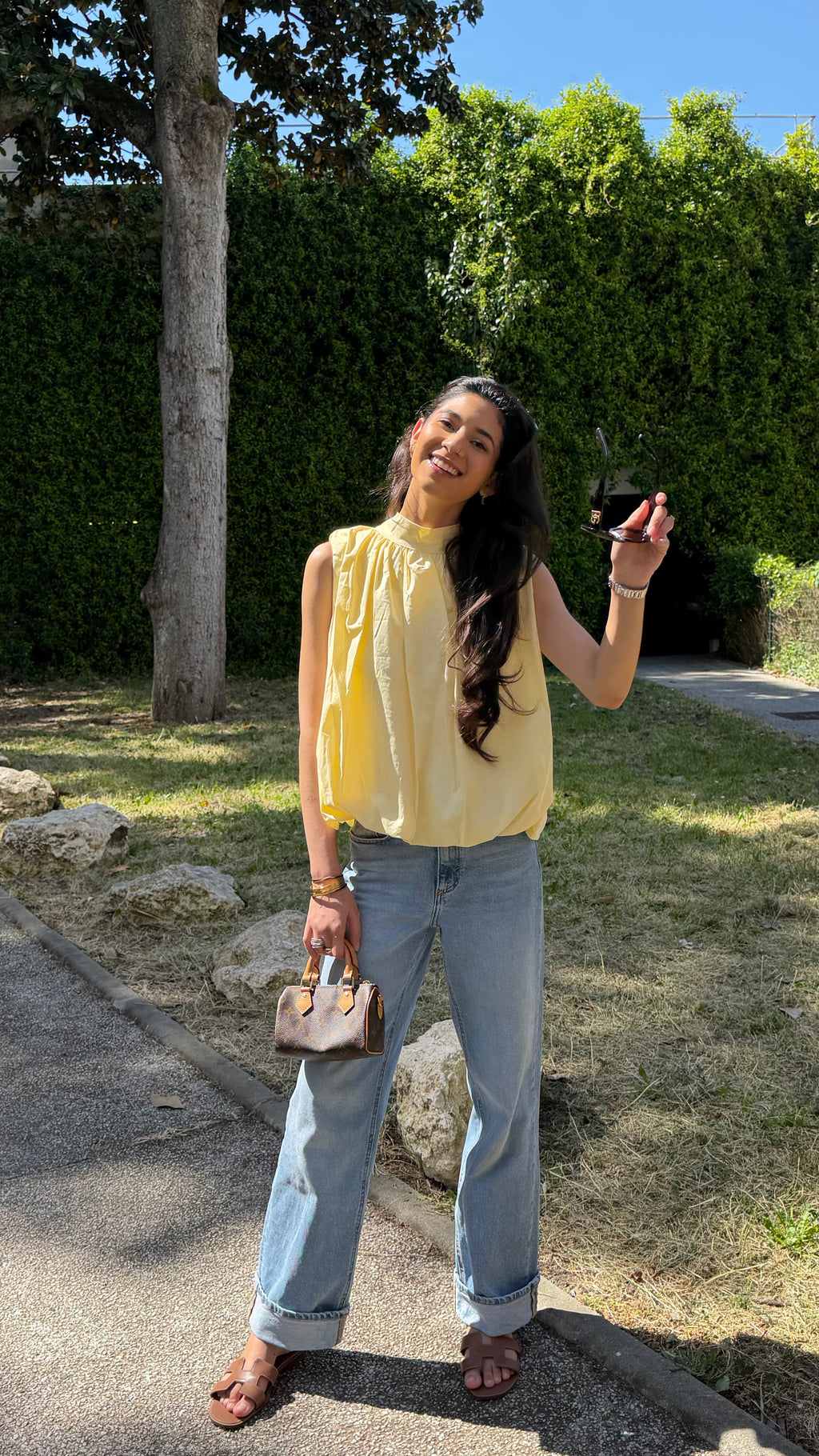 Blouse Ana jaune, sans manches et dos nu à nouer