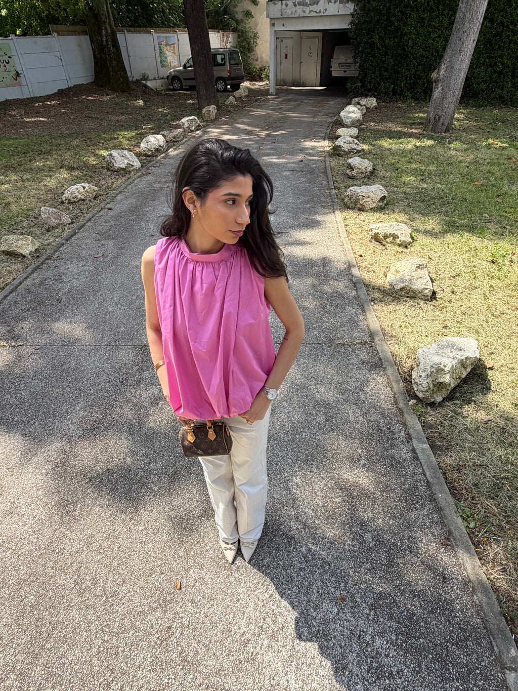 Blouse Ana fuchsia, sans manches et dos nu à nouer