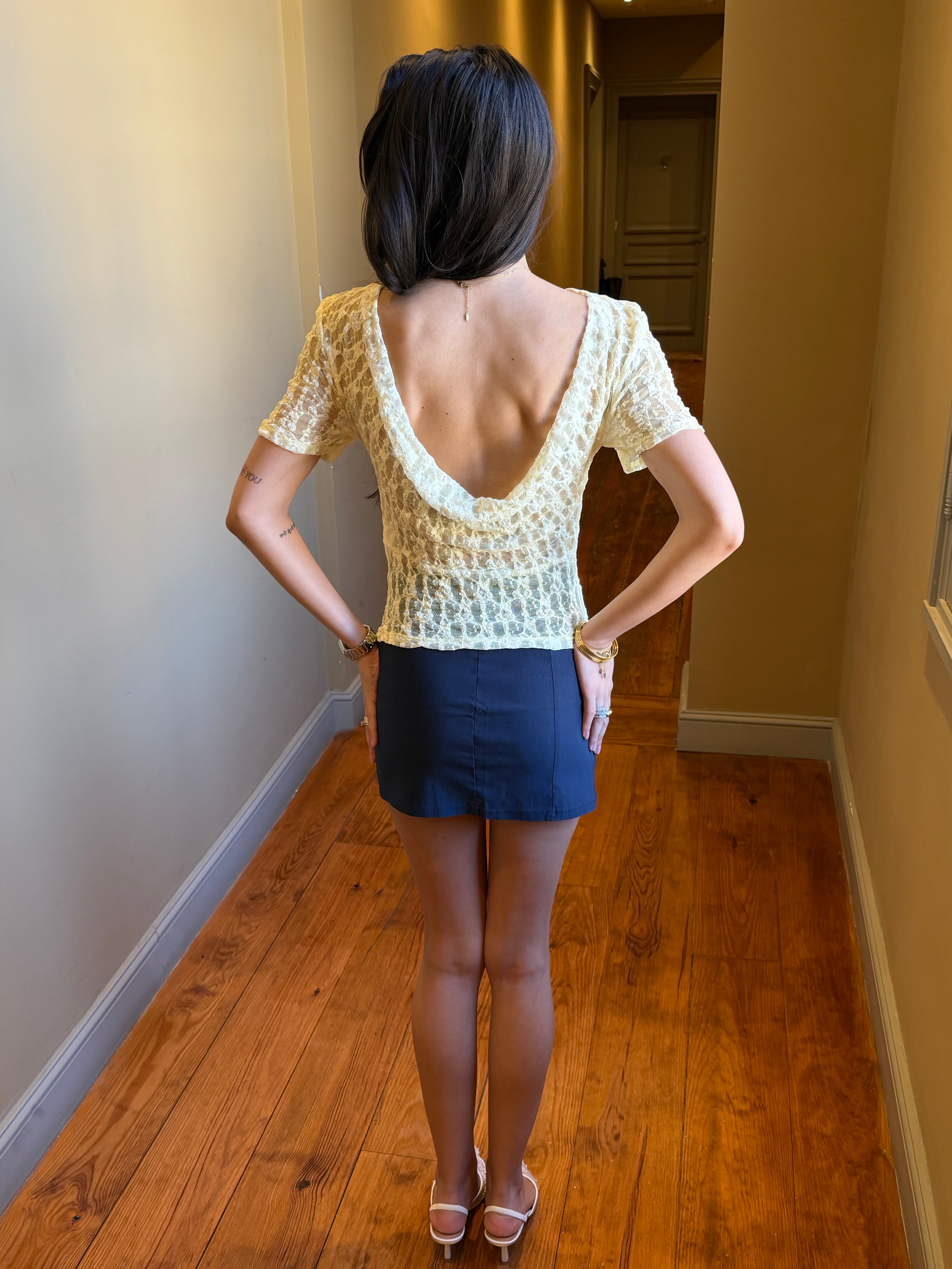 Haut Sonia jaune,  satin et dentelle dos nu