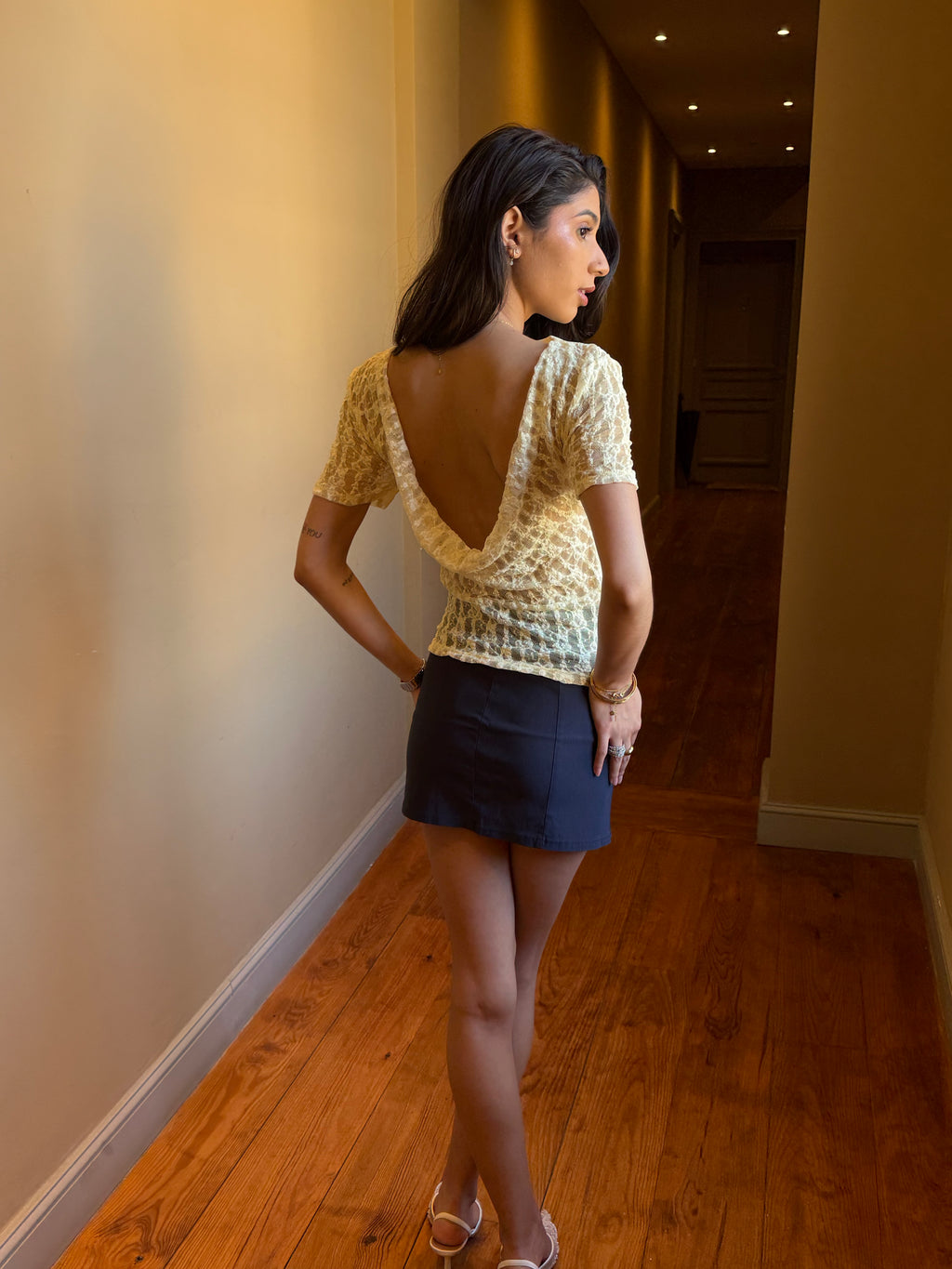Haut Sonia jaune,  satin et dentelle dos nu