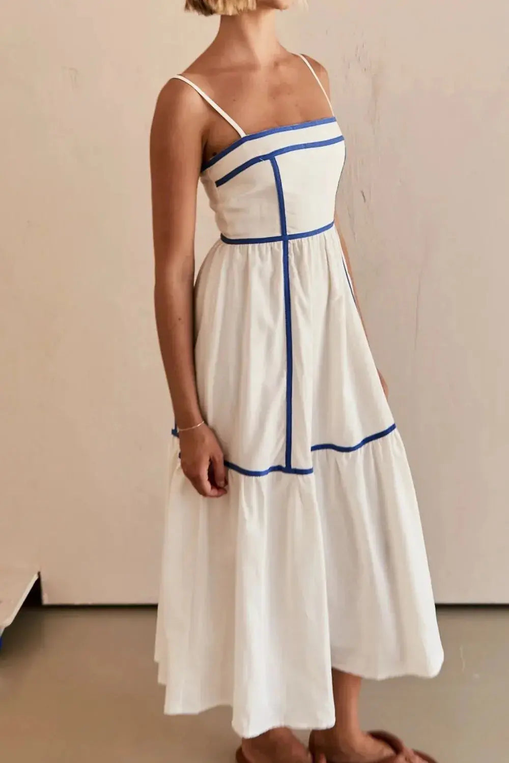 Robe caraco mi-longue à col carré et bordure contrastante eprolo