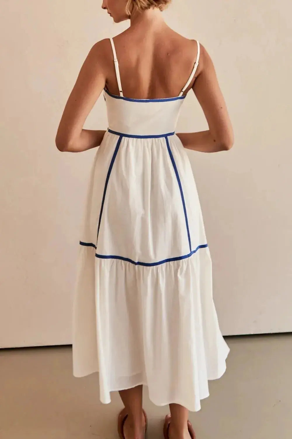 Robe caraco mi-longue à col carré et bordure contrastante eprolo