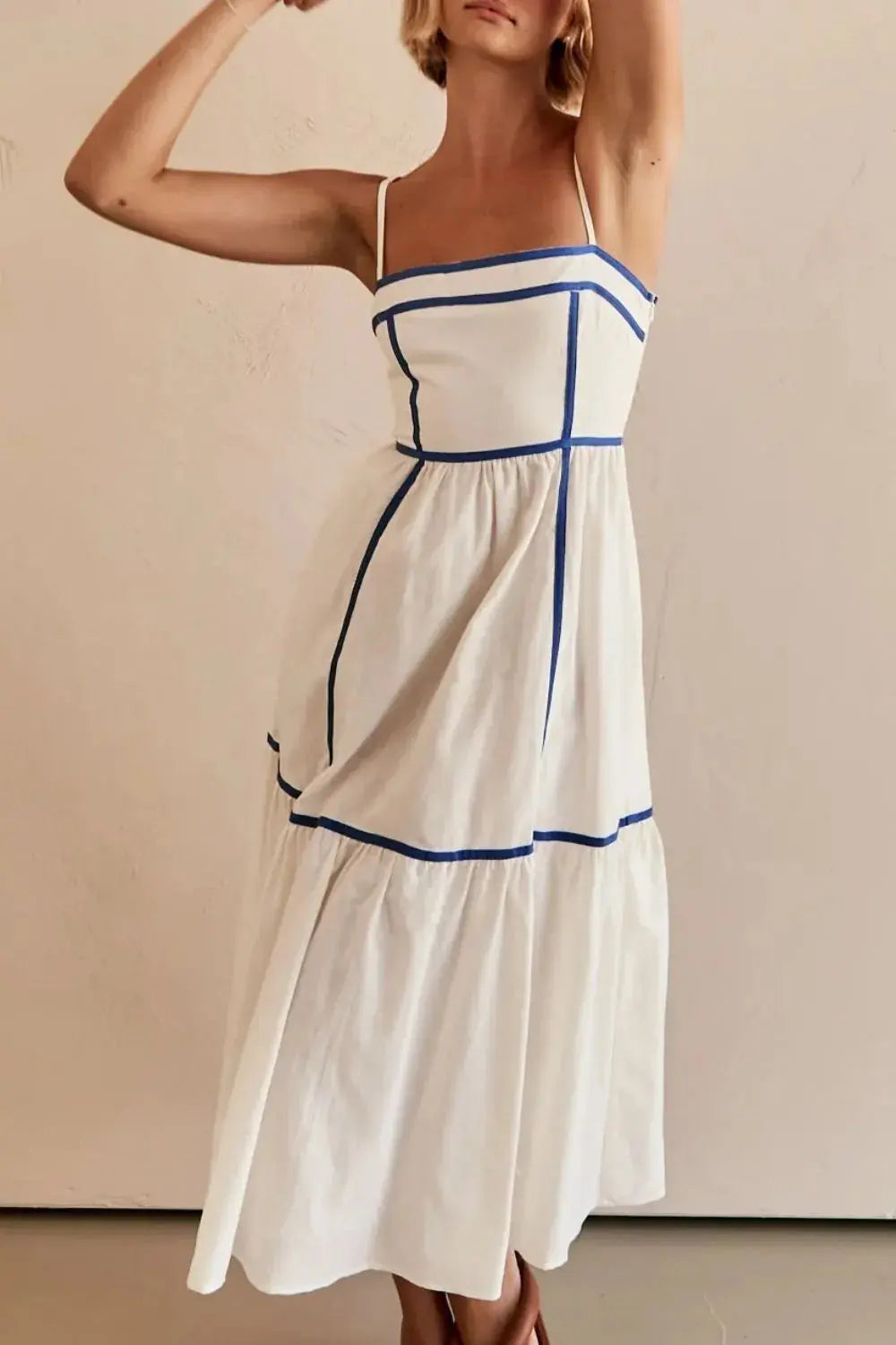 Robe caraco mi-longue à col carré et bordure contrastante eprolo