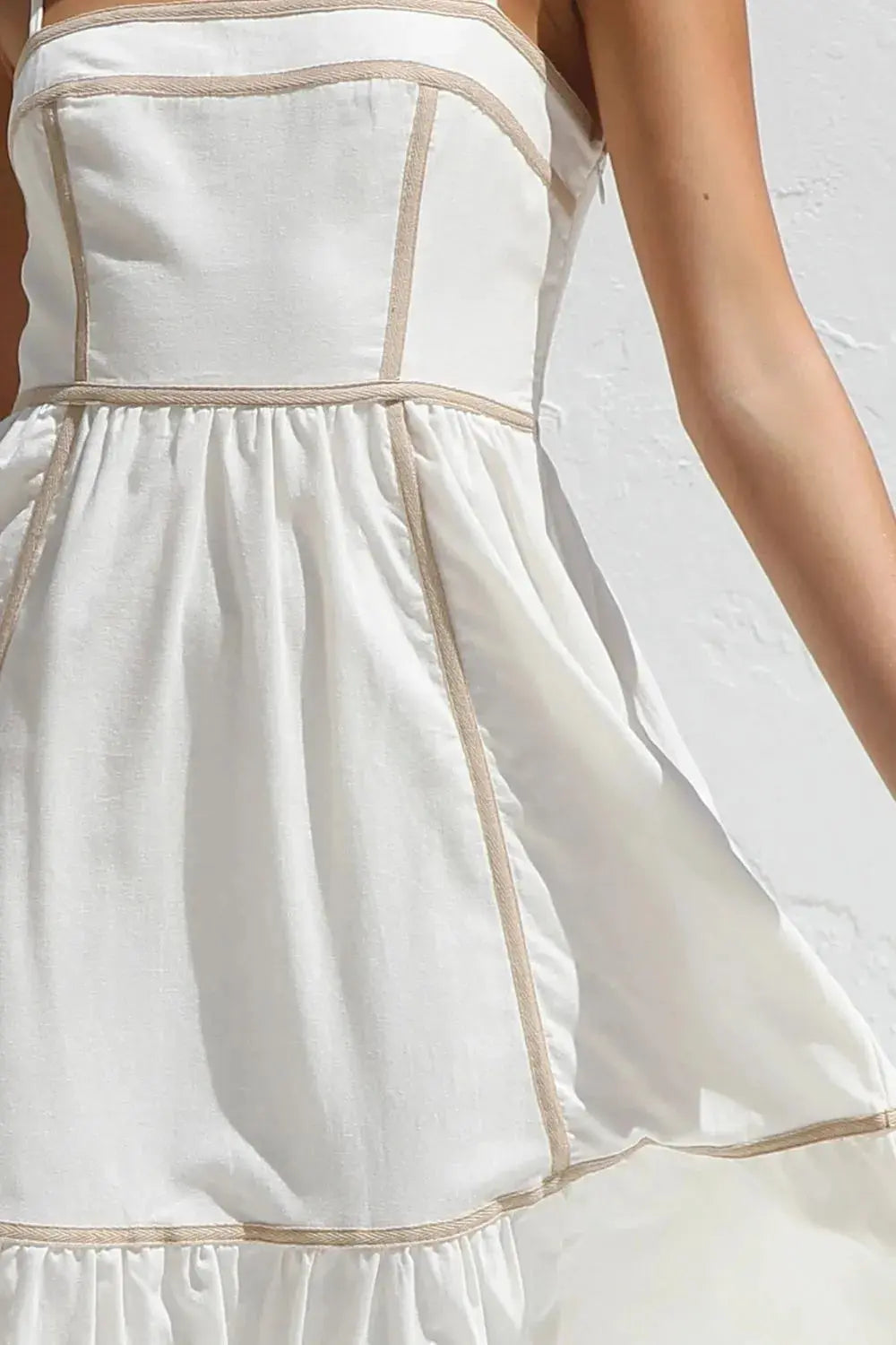 Robe caraco mi-longue à col carré et bordure contrastante eprolo