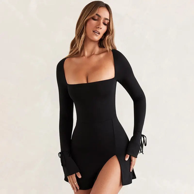 Robe courte Célia, fendue à manches longues et à col carré. eprolo
