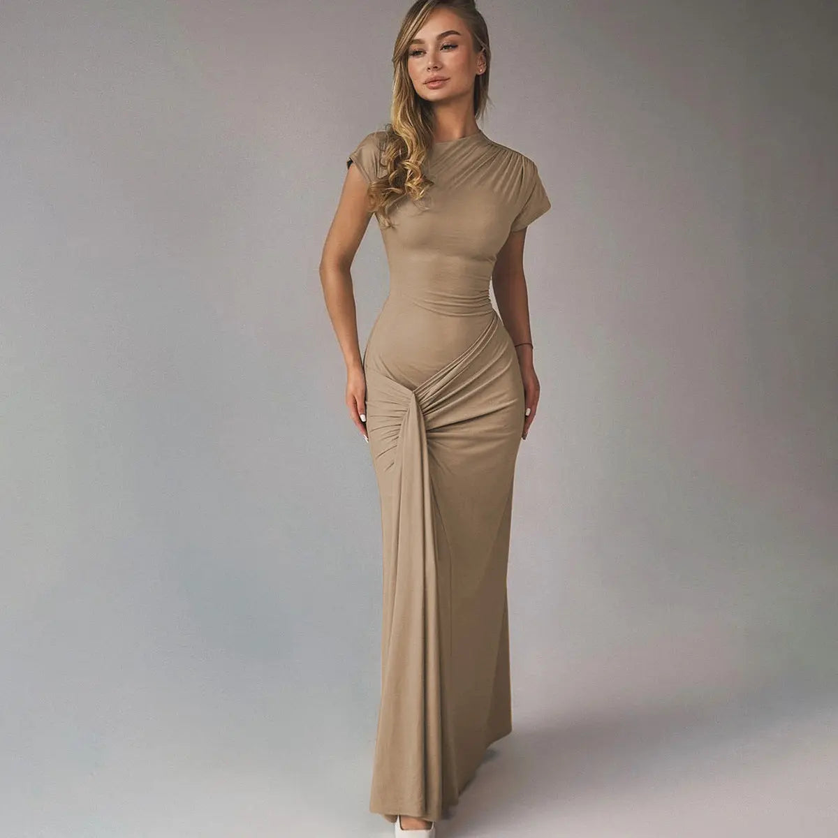 Robe longue Aîna à manches courtes, plissée eprolo