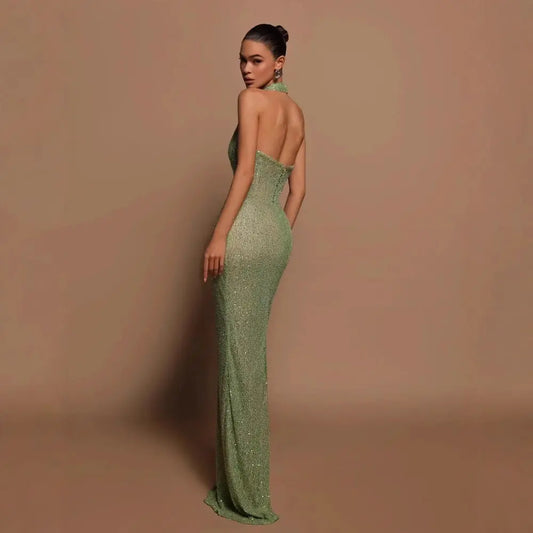 Robe longue Jenna, robe moulante pailletée, décolleté en V profond et dos nu. eprolo