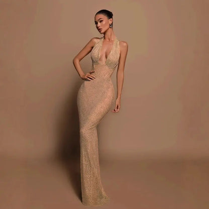 Robe longue Jenna, robe moulante pailletée, décolleté en V profond et dos nu. eprolo