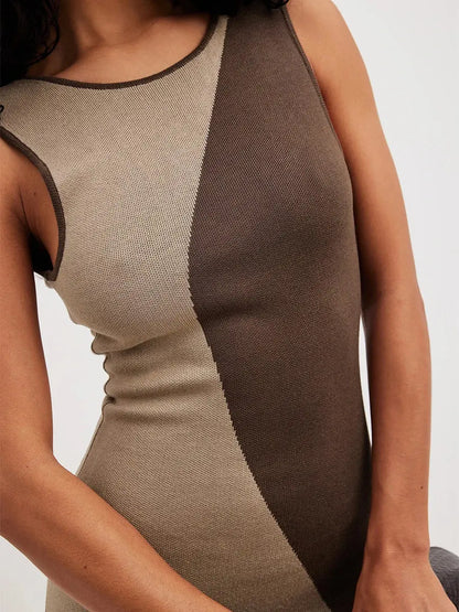 Robe longue Lidya, moulante, couleur contrastée, sans manches, en tricot. eprolo