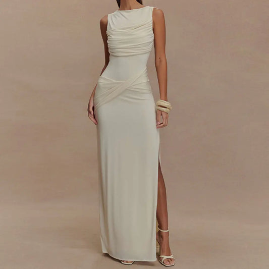 Robe longue Maéva, col rond et dos nu, sans manches, plissées , fendue et ajustée. eprolo