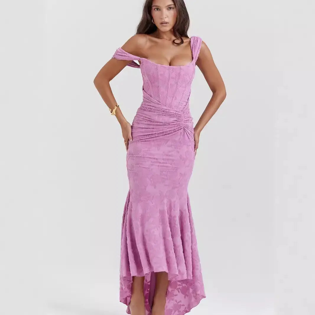 Robe longue Suzane, robe sirène à col carré, sans manches, en dentelle. eprolo