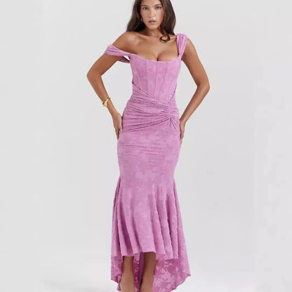 Robe longue Suzane, robe sirène à col carré, sans manches, en dentelle. eprolo