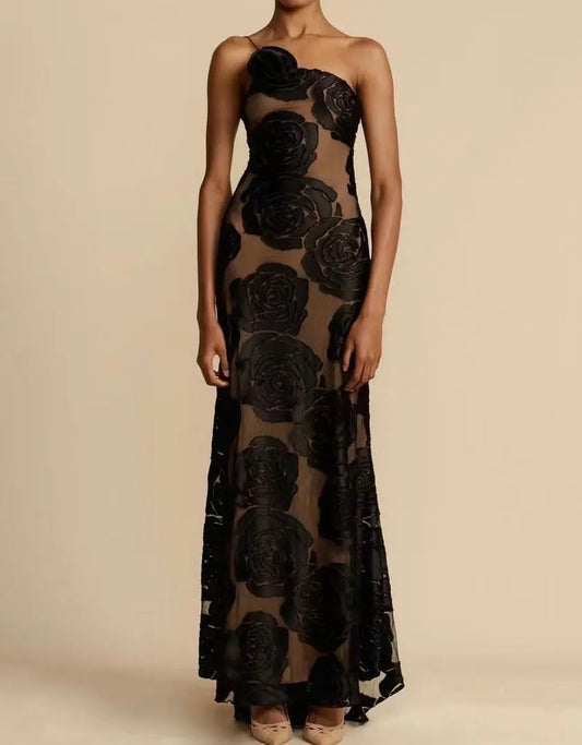 Robe longue Valentina, à bretelles florales et épaules inclinées. eprolo
