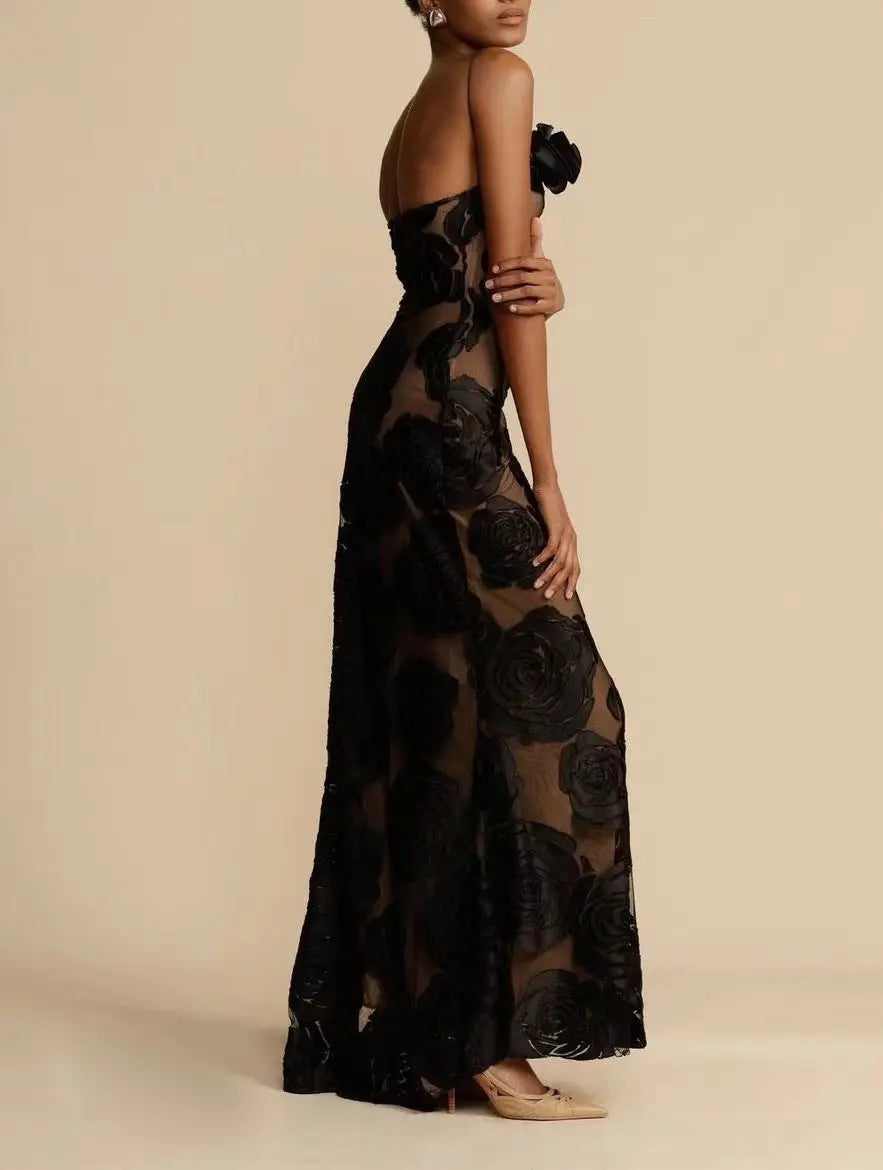 Robe longue Valentina, à bretelles florales et épaules inclinées. eprolo