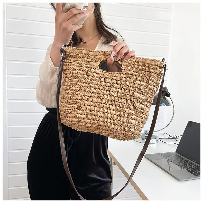 Sac à main de plage tissé avec anse. eprolo