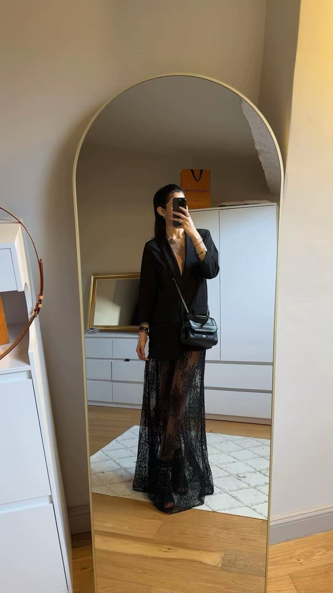 Jupe Alya en dentelle noire avec short intégré