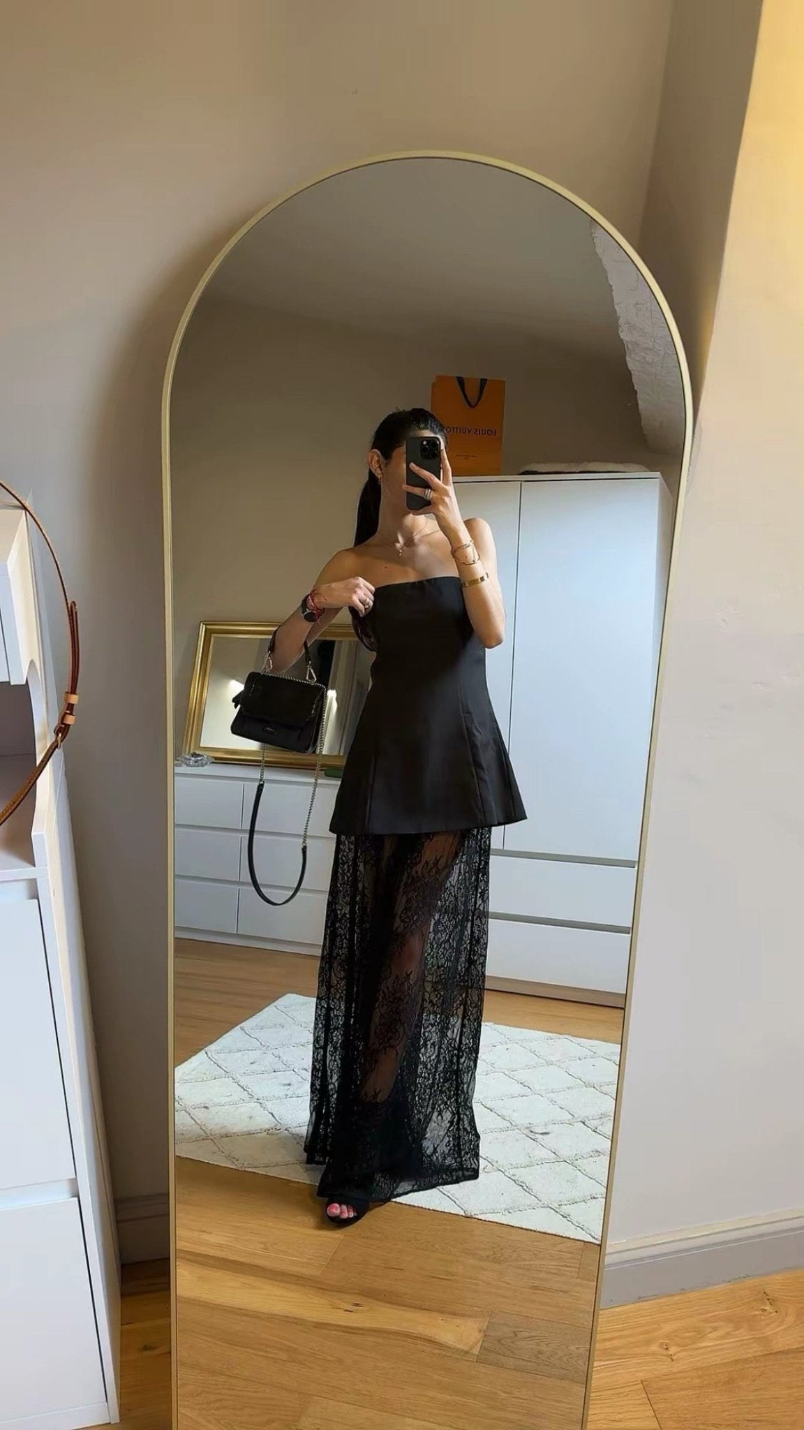 Jupe Alya en dentelle noire avec short intégré