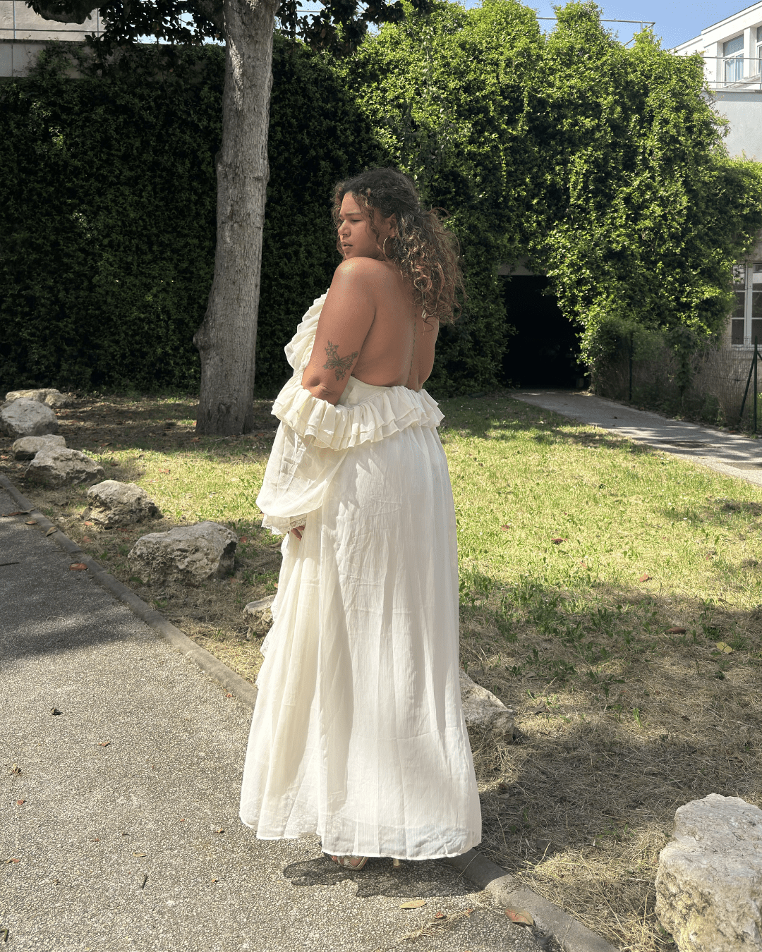 Robe Héléna beige, dos nu et manches longues