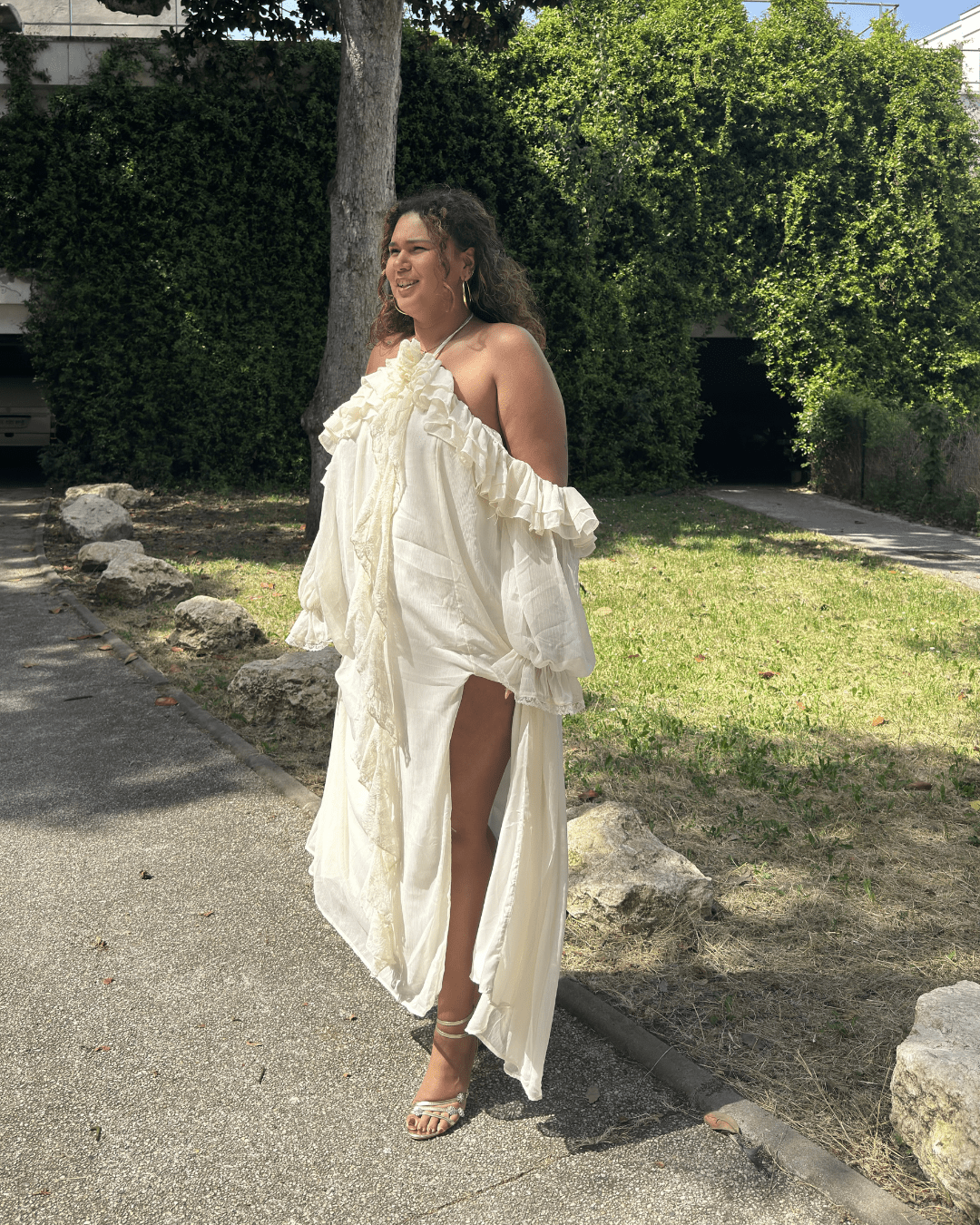 Robe Héléna beige, dos nu et manches longues
