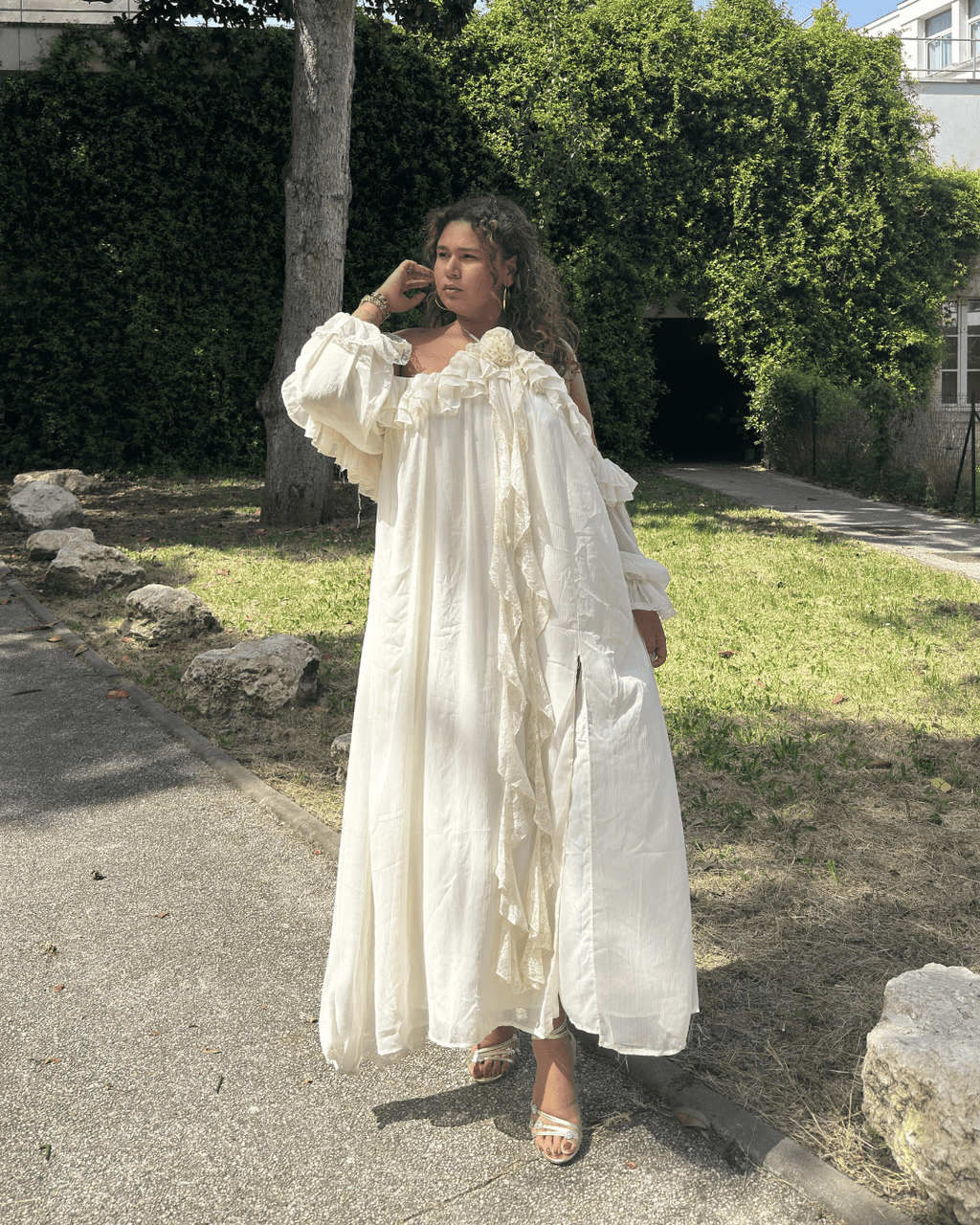 Robe Héléna beige, dos nu et manches longues